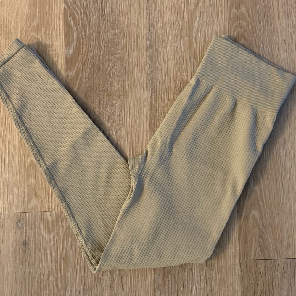 H & M Spirt Junior’s Size Small Beige Ribbed Athletic /Casual Leggings